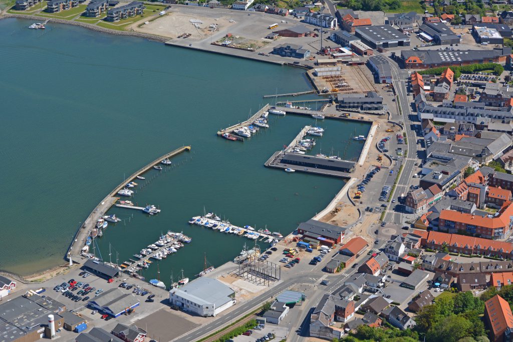 Luftfoto 08.06.14: Lemvig havn. Der arbejdes med ny havnefront
