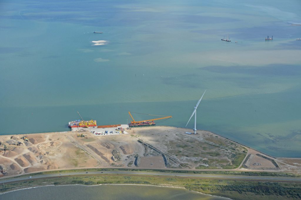 Offshorekaj - arbejdet med nye vindmølleri bredningen er i gang
