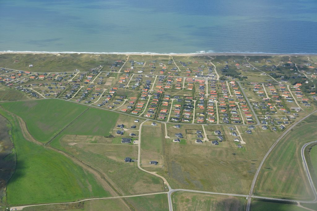Luftfoto Vejlby Klit med Vesterhavet i baggrunden