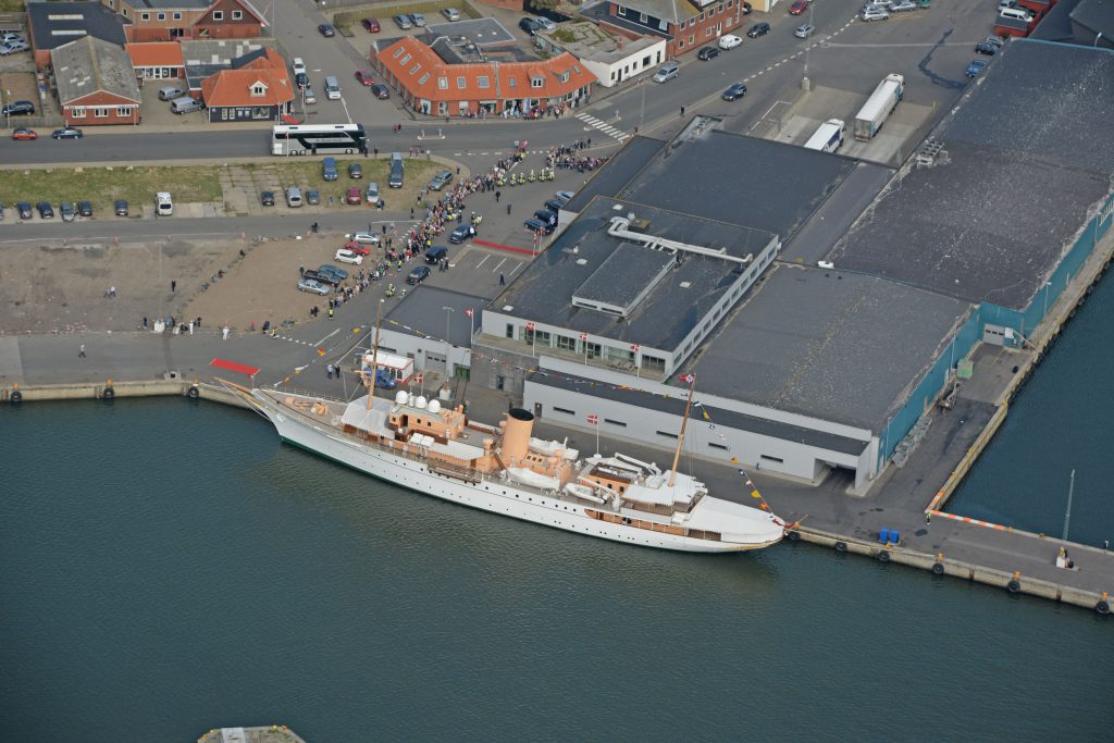 Luftfoto 01.09.14: Royalt besøg med kongeskibet Dannebrog i Thyborøn