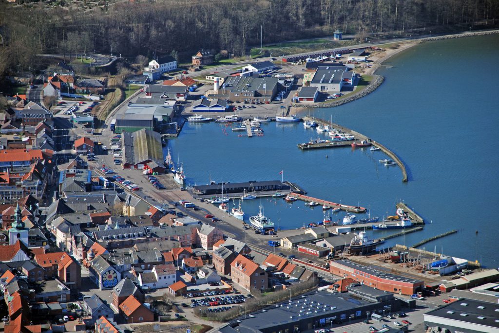 Luftfoto 20.03.07: Lemvig havn med auktionshal, smedie og isværk