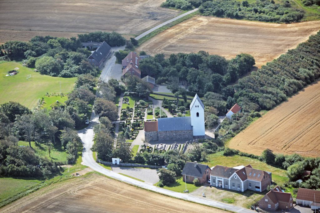 Dybe kirke (Lemvig kommune), luftfoto 190816